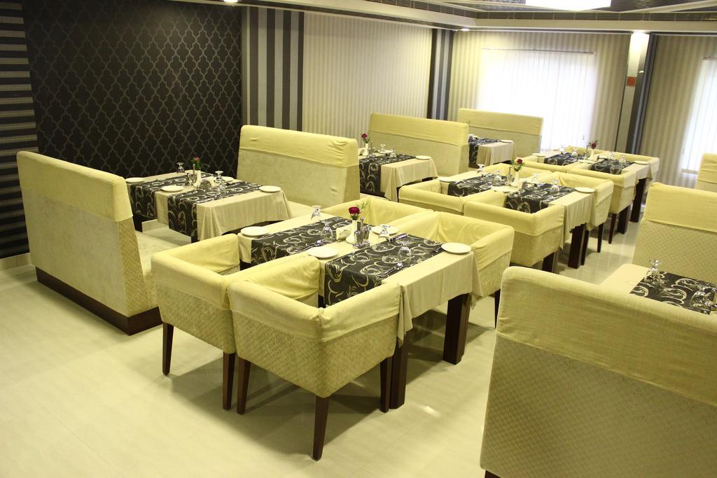 Abaam Cochin Hotel Kochi Bagian luar foto