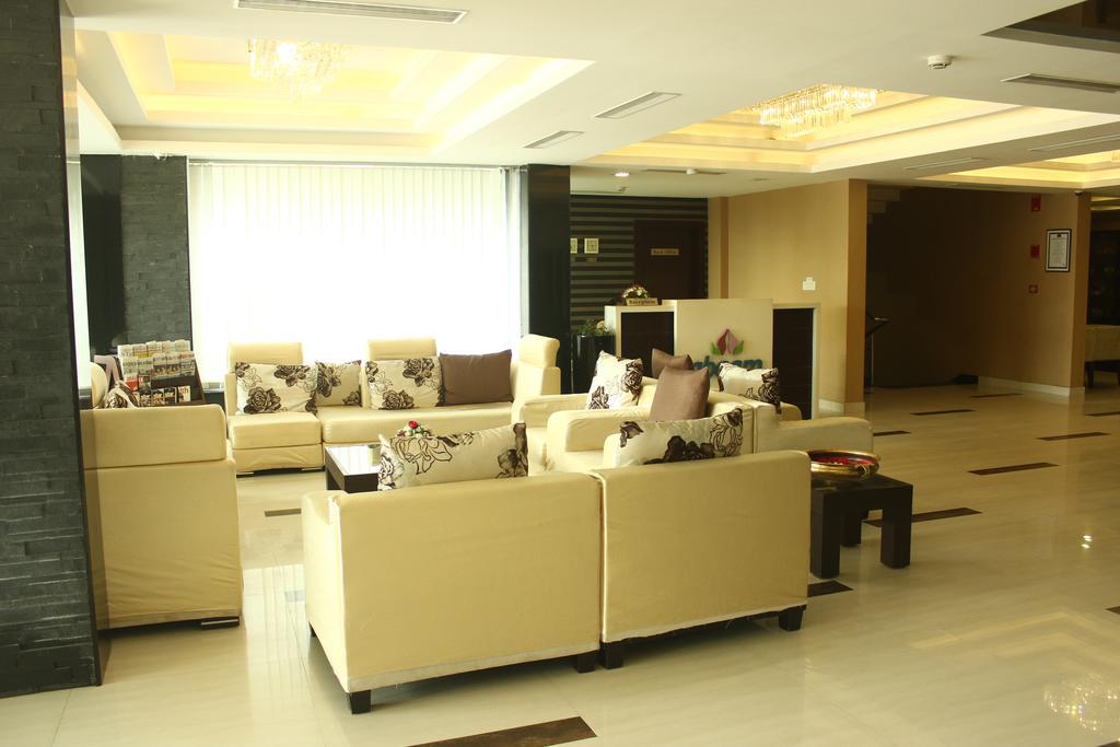 Abaam Cochin Hotel Kochi Bagian luar foto