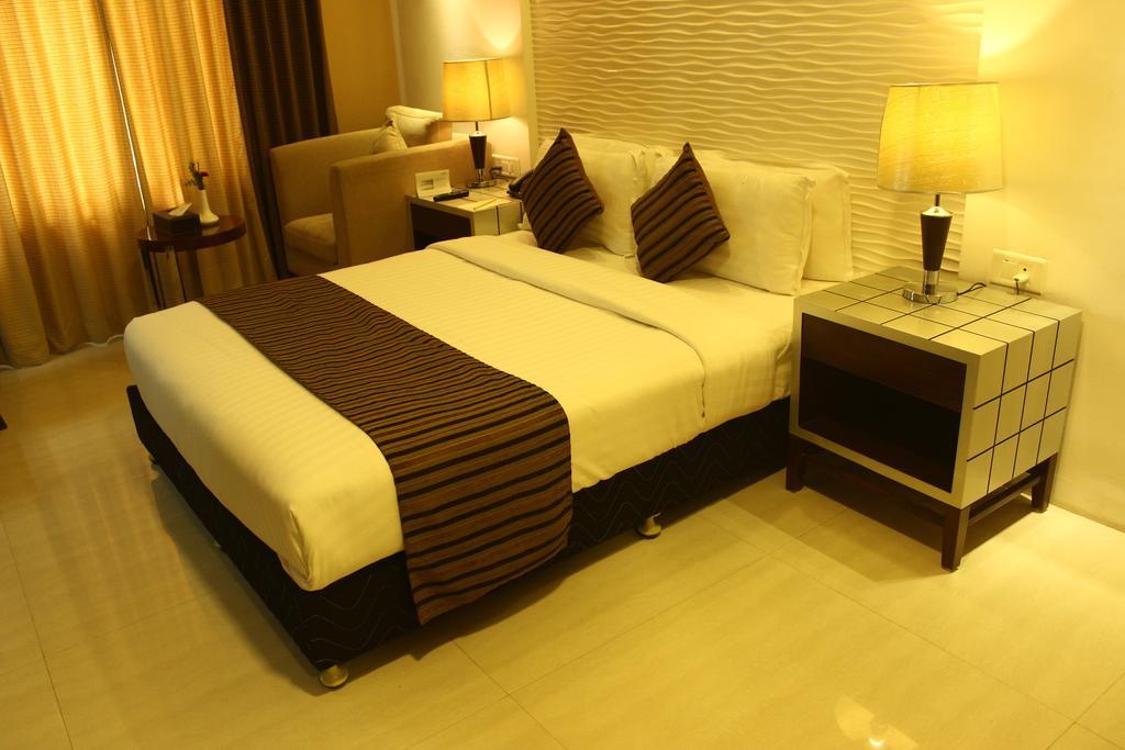 Abaam Cochin Hotel Kochi Bagian luar foto