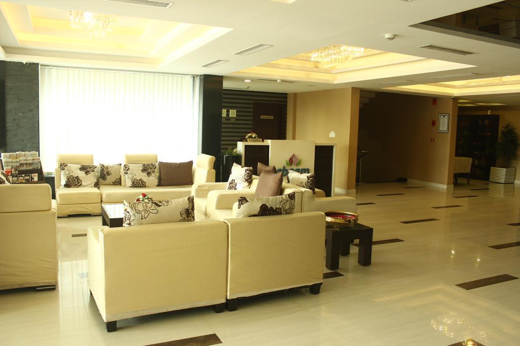 Abaam Cochin Hotel Kochi Bagian luar foto