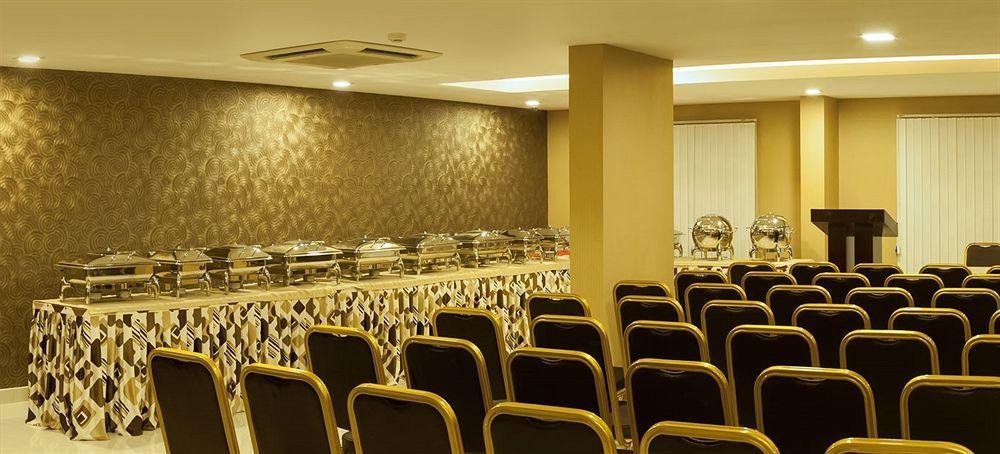 Abaam Cochin Hotel Kochi Bagian luar foto
