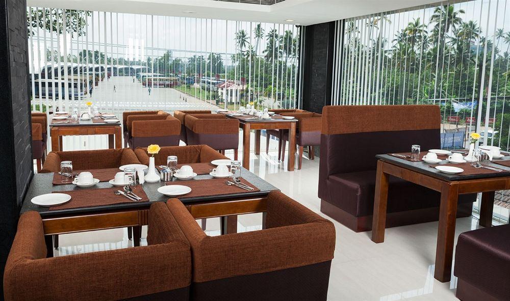 Abaam Cochin Hotel Kochi Bagian luar foto