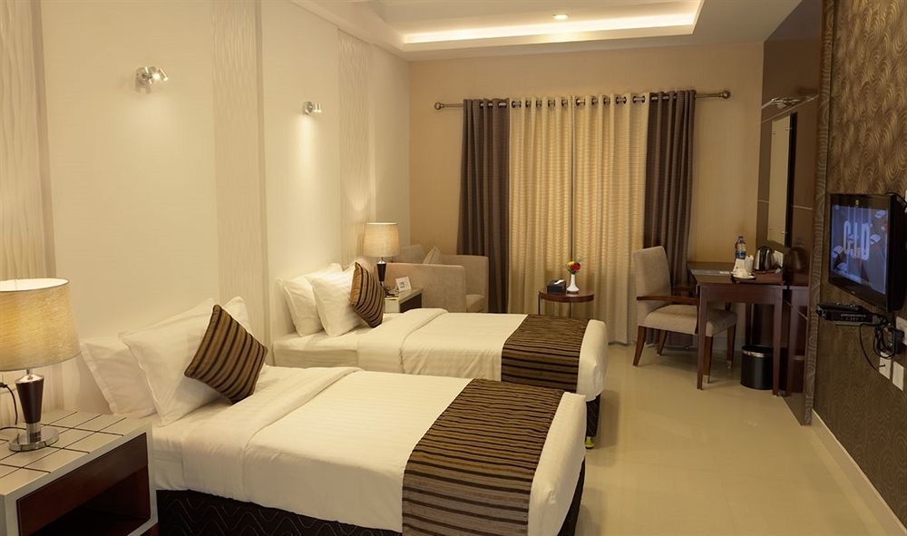 Abaam Cochin Hotel Kochi Bagian luar foto