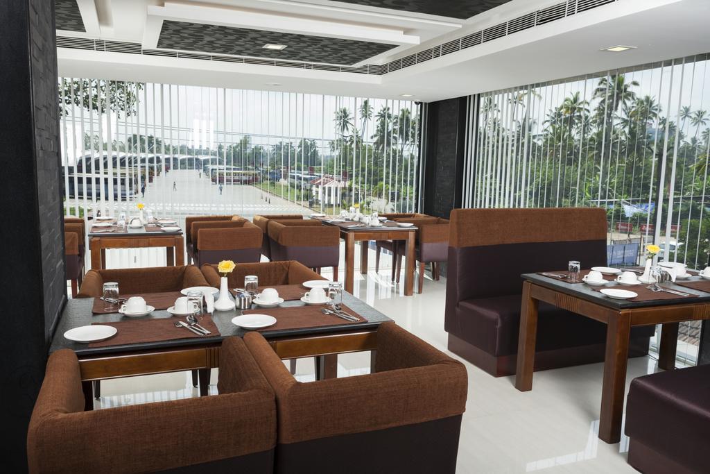 Abaam Cochin Hotel Kochi Bagian luar foto