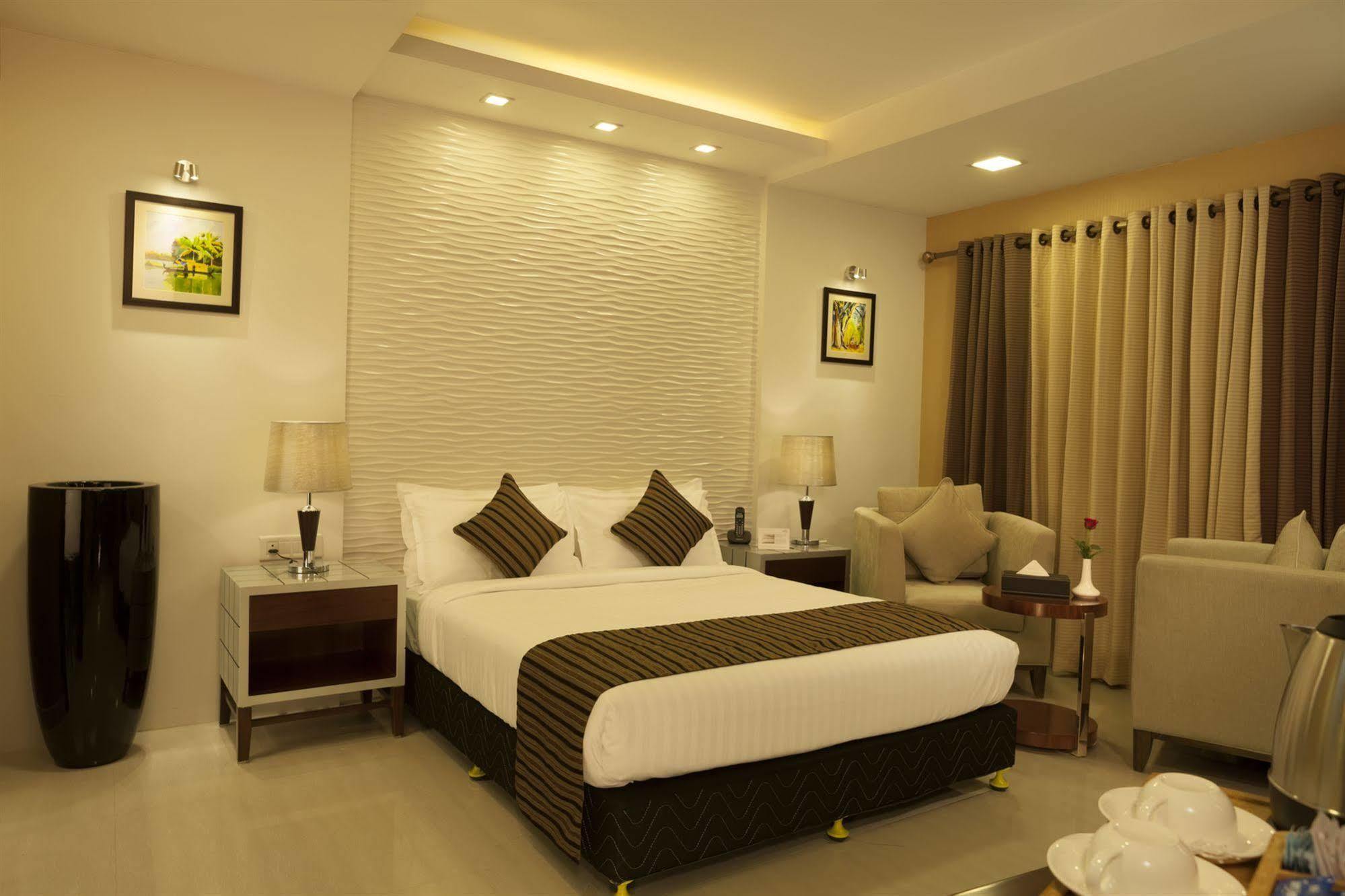 Abaam Cochin Hotel Kochi Bagian luar foto