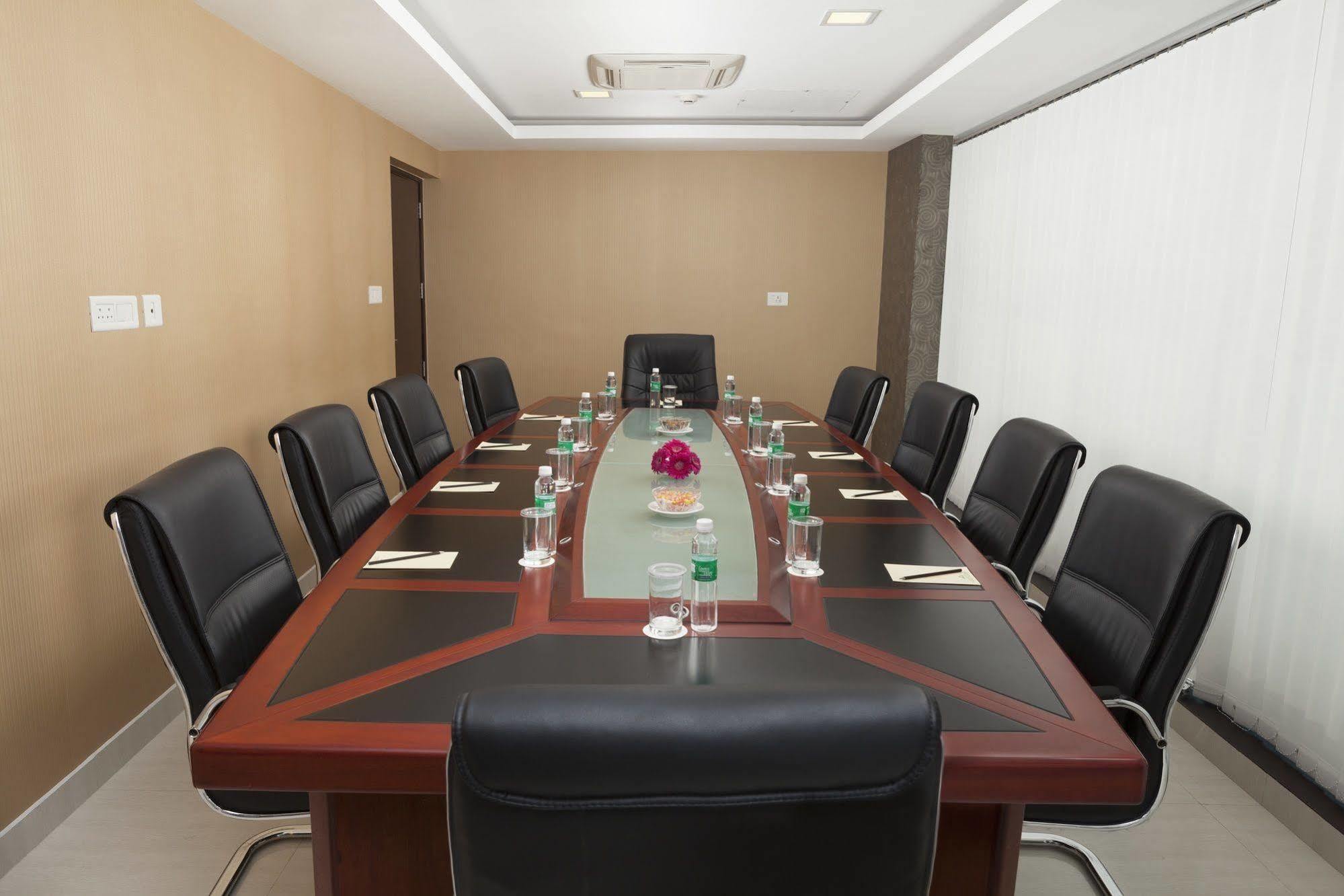 Abaam Cochin Hotel Kochi Bagian luar foto