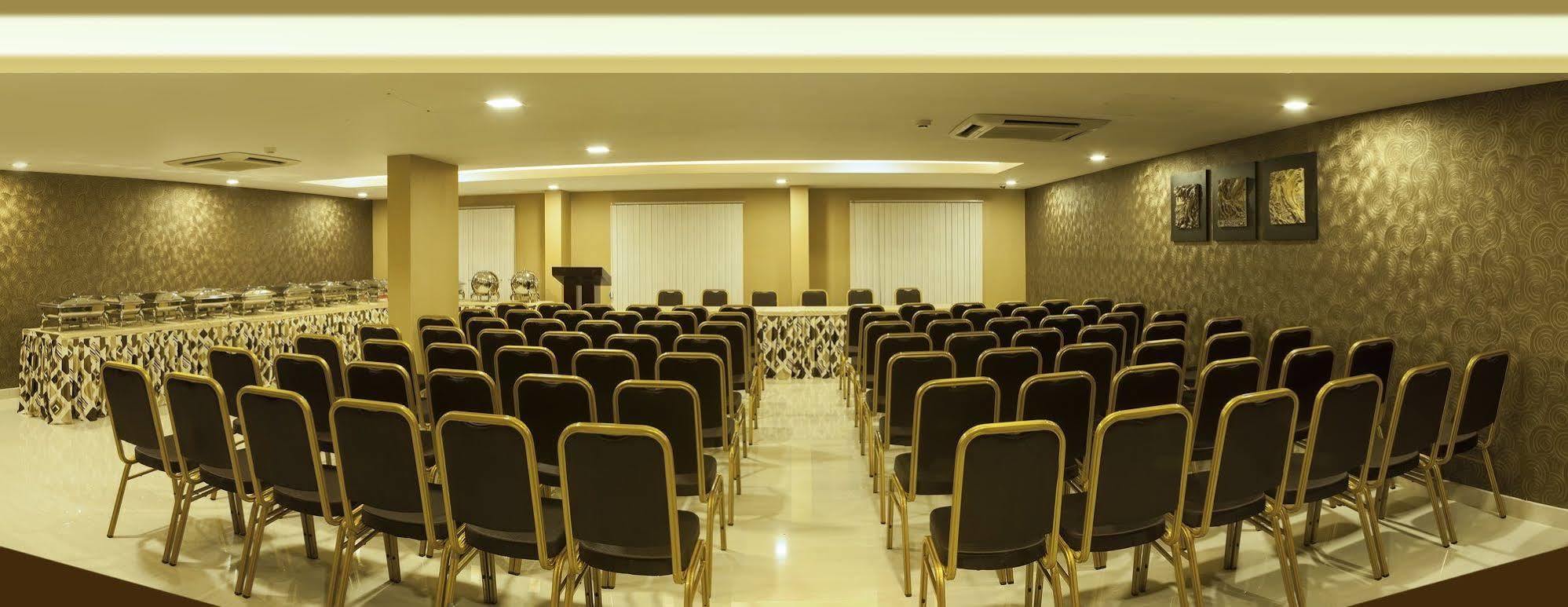 Abaam Cochin Hotel Kochi Bagian luar foto